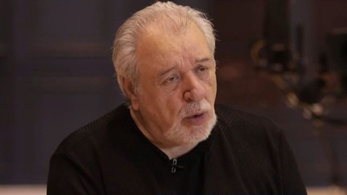 Ο Τάσος Χαλκιάς για το σπίτι του που κάηκε: «Πάω κάθε μέρα μήπως βρω στα χαλάσματα κάτι που έχει μείνει όρθιο»