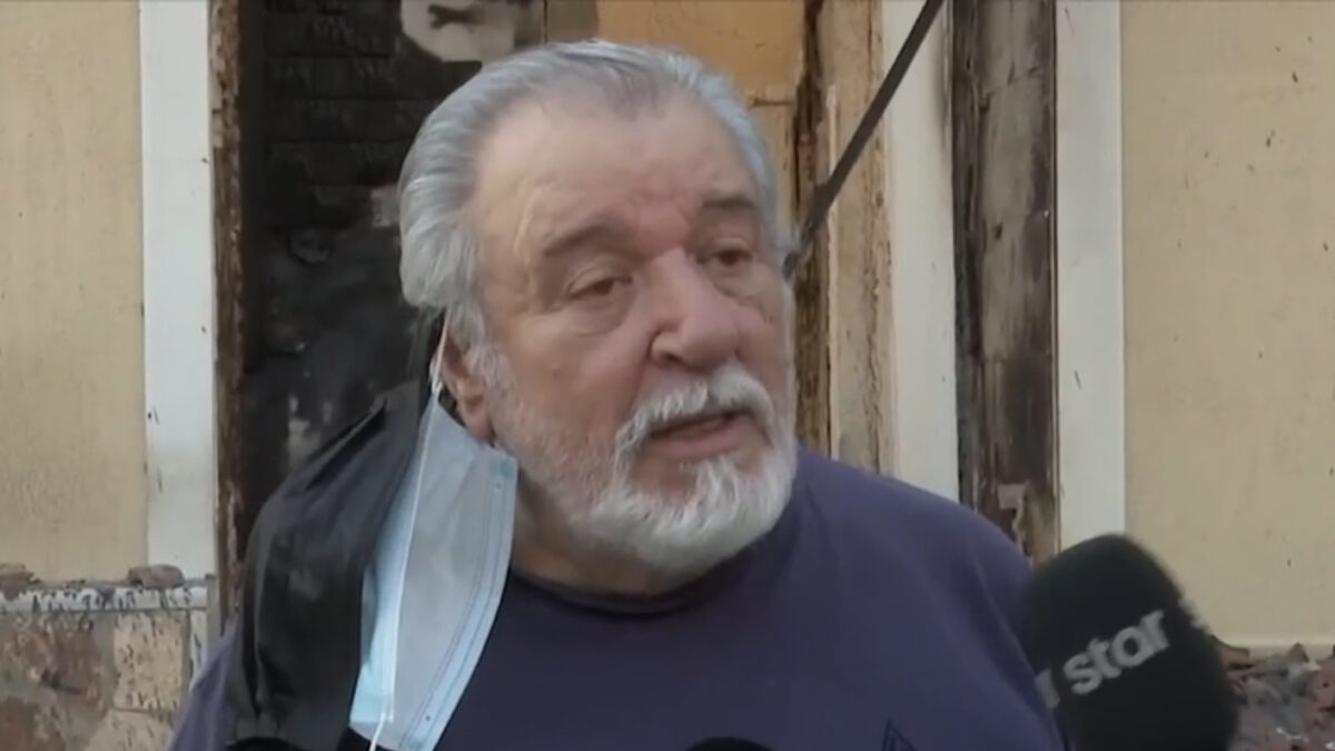 Ο Τάσος Χαλκιάς συντετριμμένος έξω από το καμένο του σπίτι στο Πόρτο Γερμενό: Ήμουν περήφανος που θα άφηνα κάτι στα παιδιά μου