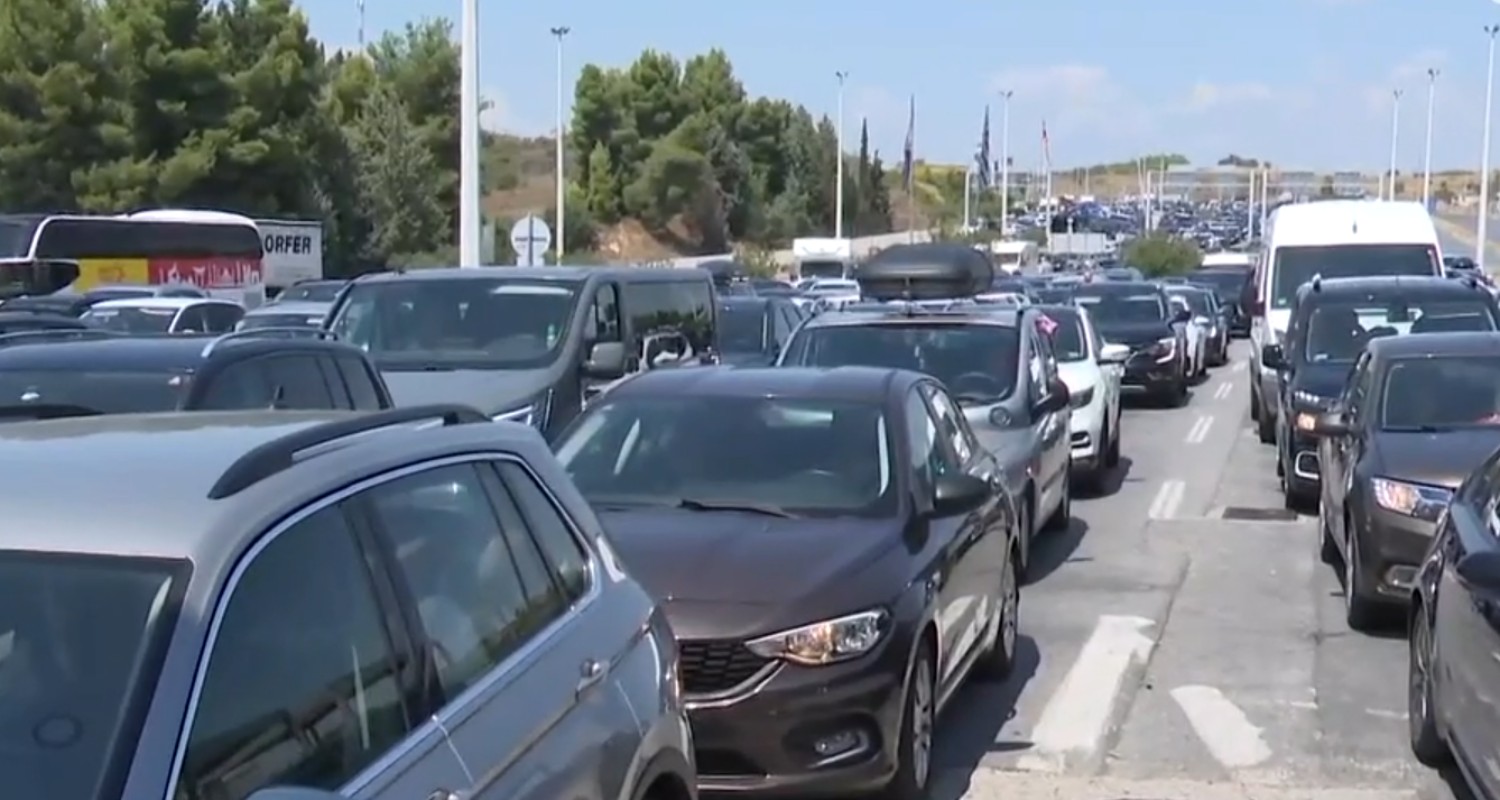 Τελωνείο Ευζώνων: Ουρές χιλιομέτρων με αναμονή πάνω από 4 ώρες στο ρεύμα εισόδου