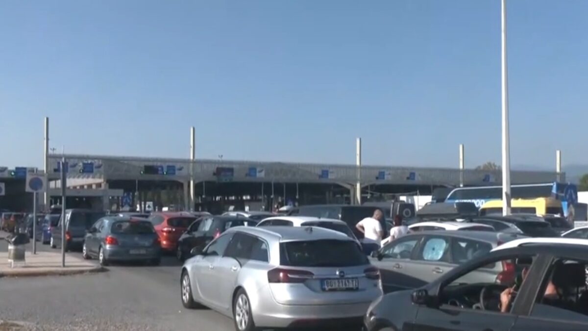 Ουρές στο Τελωνείο Ευζώνων