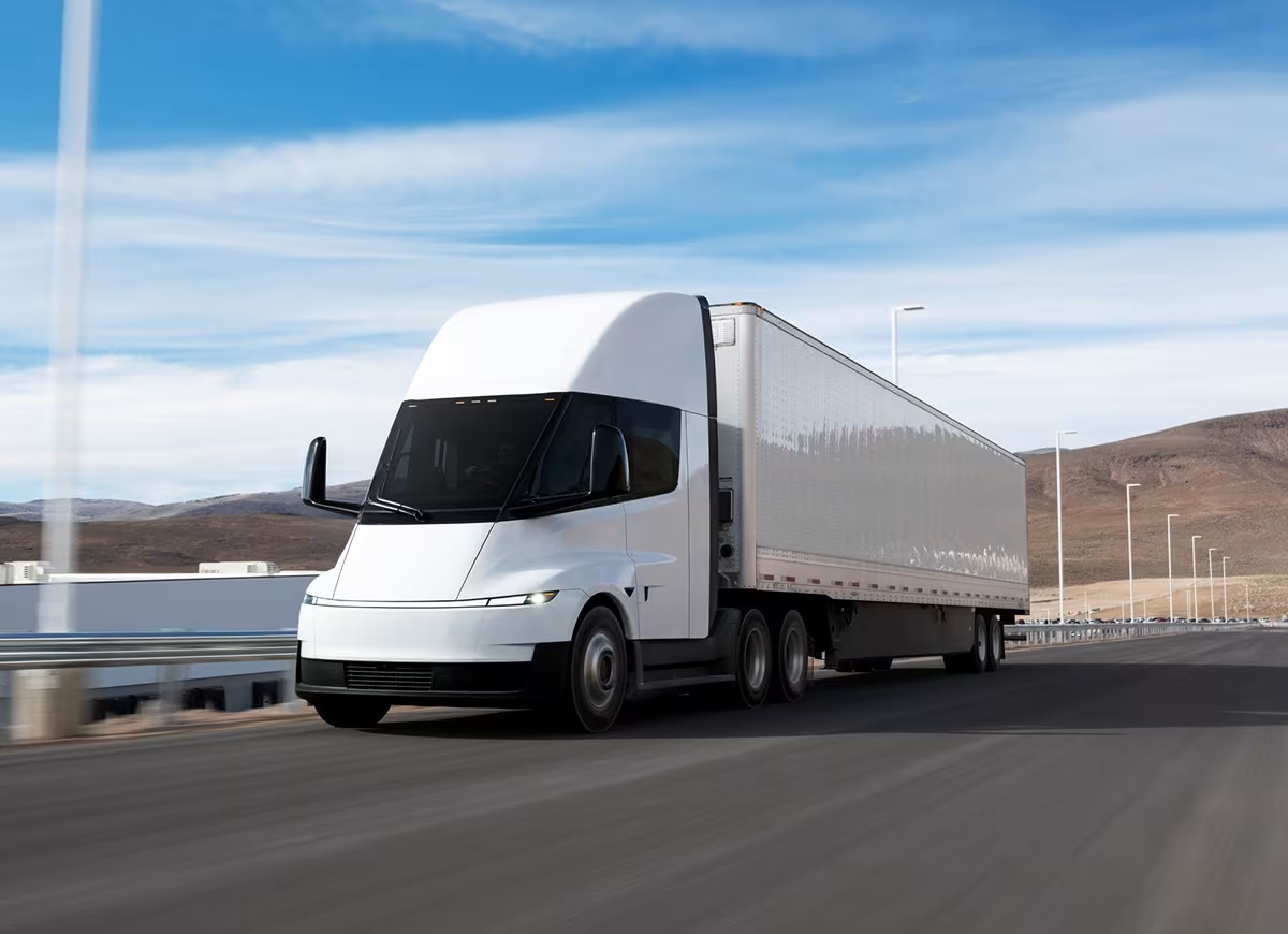 Η Tesla φέρνει το ηλεκτρικό φορτηγό Semi στην Ευρώπη