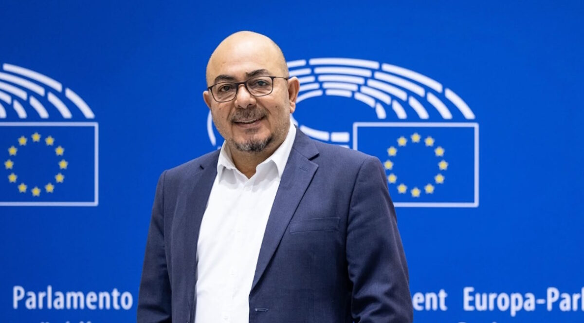 Νιαζί Κιζίλγιουρεκ: «Ντράπηκα που είμαι Τουρκοκύπριος» λέει ο πρώην ευρωβουλευτής για τις δολοφονίες Ισαάκ - Σολωμού