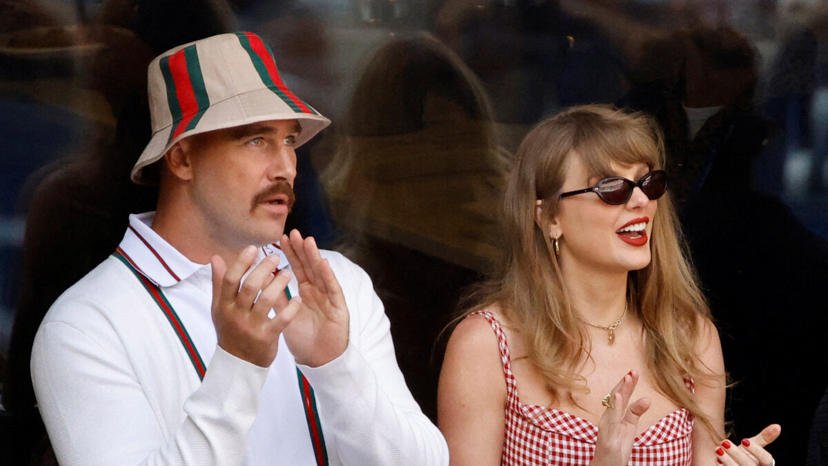 FILE PHOTO: Tennis - U.S. Open - Flushing Meadows, New York, United States - September 8, 2024 Singer Taylor Swift and Kansas City Chiefs' Travis Kelce are seen during the final match between Italy's Jannik Sinner and Taylor Fritz of the U.S. REUTERS/Eduardo Munoz/File Photo