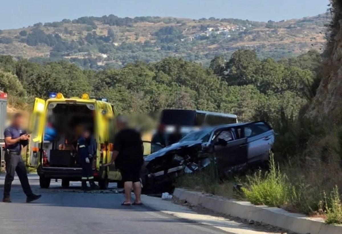 Σοβαρό τροχαίο στο Ρέθυμνο με 5 τραυματίες ανάμεσά τους και παιδιά - Φωτογραφίες από το σημείο