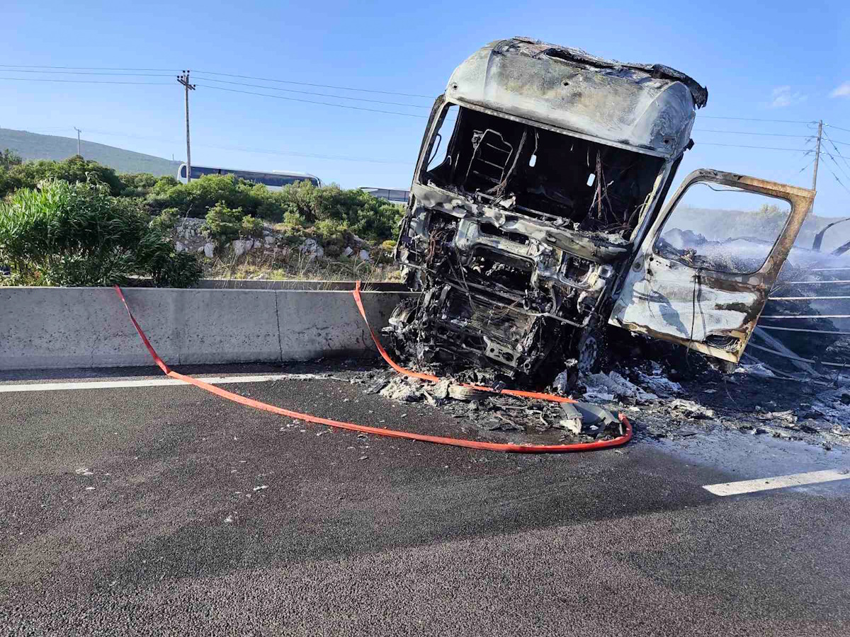 Συγκλονιστικές εικόνες από το θανατηφόρο τροχαίο στην Αθηνών - Λαμίας: Αποκαταστάθηκε η κυκλοφορία στην εθνική οδό