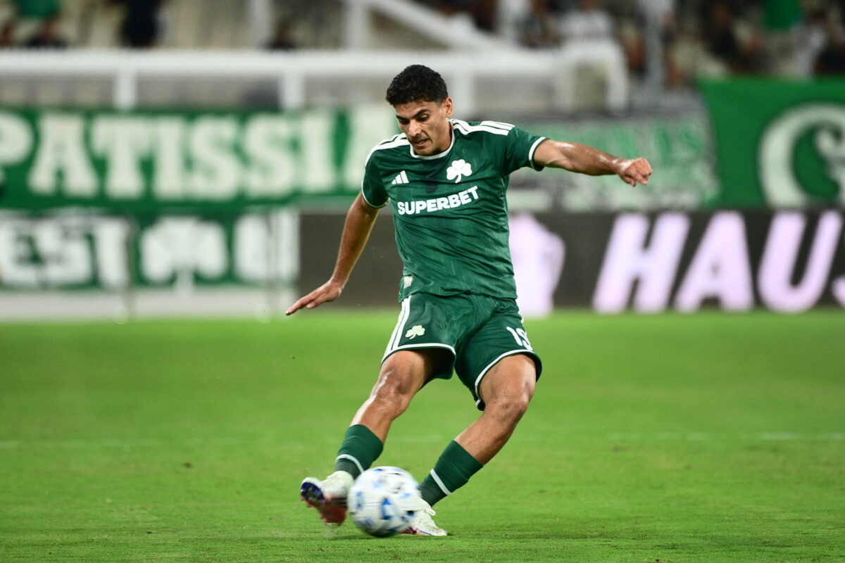 Ο Τριαντάφυλλος Τσάπρας είδε κίτρινη κάρτα και χάνει τη ρεβάνς του Παναθηναϊκού με την ΤΣΣΚΑ 1948