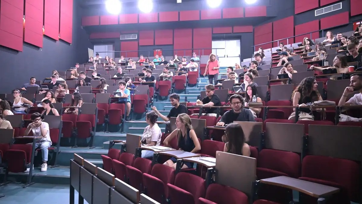 Η φοιτητική στέγαση στο επίκεντρο – 1 δισ. ευρώ και δέσμευση για 8.600 νέες θέσεις | Επικαιρότητα στο PlusTV.gr