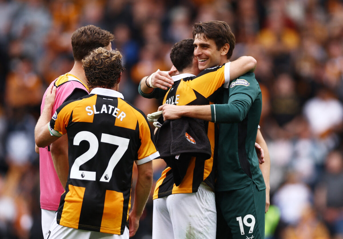 Ο Κωνσταντίνος Τζολάκης αναδείχθηκε «παίκτης του αγώνα» στο Χαλ – Μάντσεστερ Γιουνάιτεντ | Επικαιρότητα στο PlusTV.gr