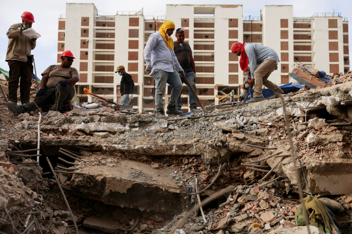 People search for the bodies of their loved ones beneath the rubble, after earthquakes rocked Venezuela on June 24, killing and displacing thousands of people, in Caraballeda, La Guaira, Venezuela, July 29, 2026. REUTERS/Gaby Oraa