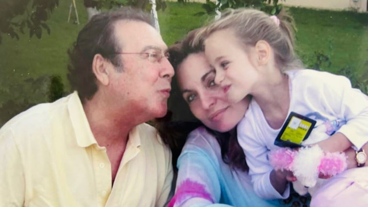 Ο Τόλης Βοσκόπουλος, η Άντζελα Γκερέκου και η κόρη τους, Μαρία