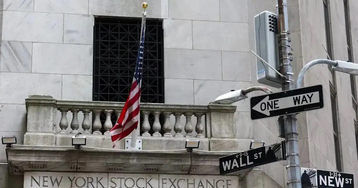 Wall Street: Οριακές απώλειες λόγω πληθωρισμού
