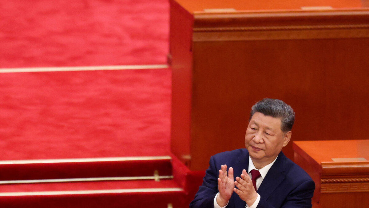 FILE PHOTO: Chinese President Xi Jinping applauds during a ceremony marking the 105th anniversary of the founding of the Communist Party of China at the Great Hall of the People in Beijing, China, July 1, 2026. REUTERS/Maxim Shemetov/File Photo