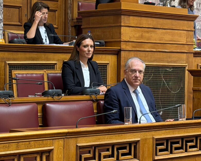 Θεοδωρικάκος στη Βουλή