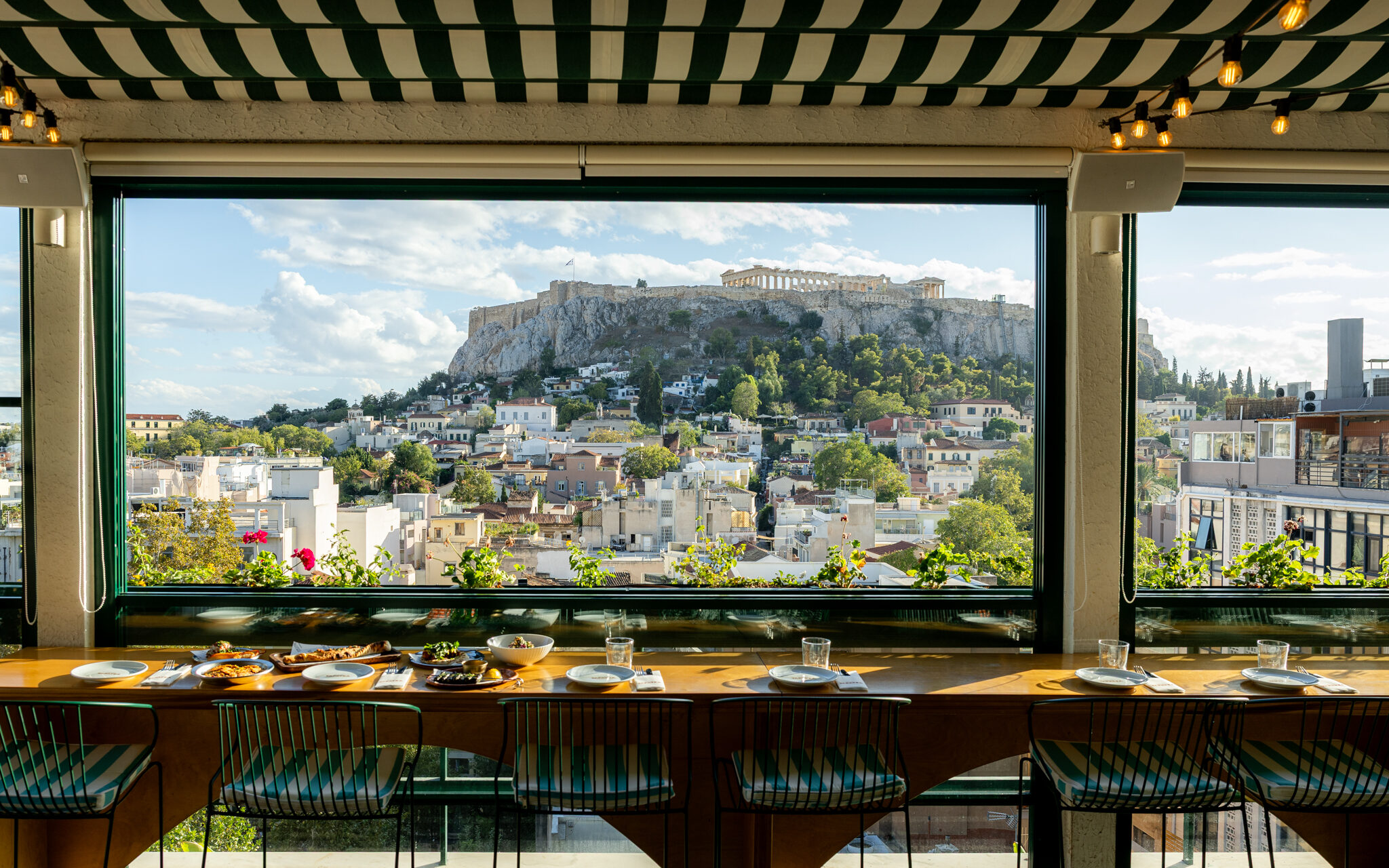 Η Αθηναϊκή Ταράτσα έχει γενέθλια και υποδέχεται τα δύο καλύτερα bars της Ευρώπης