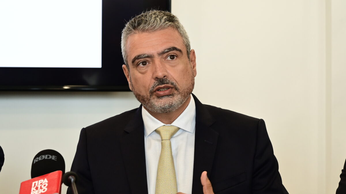 Υπογραφή της σύμβασης παραχώρησης του δικαιώματος κατασκευής, λειτουργίας, διαχείρισης, συντήρησης και εκμετάλλευσης της νέας Μαρίνας Μεγάλων Σκαφών (MEGA YACHT) της Κέρκυρας, στα Γραφεία του Ταμείου Αξιοποίησης Ιδιωτικής Περιουσίας του Δημοσίου (ΤΑΙΠΕΔ), Τετάρτη 30 Οκτωβρίου 2024. Η υπογραφή της παραχώρησης πραγματοποιήθηκε από τους εκπροσώπους του Ελληνικού Δημοσίου, του ΤΑΙΠΕΔ και της Εταιρείας LAMDA MARINAS INVESTMENTS, θυγατρική της LAMDA Development, παρουσία του υπουργού Εθνικής Οικονομίας και Οικονομικών, Κωστή Χατζηδάκη, του Υπουργού Ναυτιλίας και Νησιωτικής Πολιτικής, Χρήστου Στυλιανίδη, και του Υφυπουργού Ναυτιλίας και Νησιωτικής Πολιτικής Στέφανου Γκίκα.