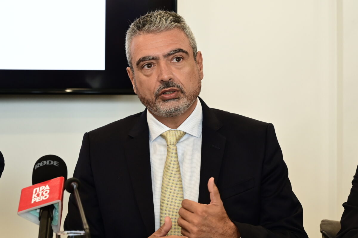 Υπογραφή της σύμβασης παραχώρησης του δικαιώματος κατασκευής, λειτουργίας, διαχείρισης, συντήρησης και εκμετάλλευσης της νέας Μαρίνας Μεγάλων Σκαφών (MEGA YACHT) της Κέρκυρας, στα Γραφεία του Ταμείου Αξιοποίησης Ιδιωτικής Περιουσίας του Δημοσίου (ΤΑΙΠΕΔ), Τετάρτη 30 Οκτωβρίου 2024. Η υπογραφή της παραχώρησης πραγματοποιήθηκε από τους εκπροσώπους του Ελληνικού Δημοσίου, του ΤΑΙΠΕΔ και της Εταιρείας LAMDA MARINAS INVESTMENTS, θυγατρική της LAMDA Development, παρουσία του υπουργού Εθνικής Οικονομίας και Οικονομικών, Κωστή Χατζηδάκη, του Υπουργού Ναυτιλίας και Νησιωτικής Πολιτικής, Χρήστου Στυλιανίδη, και του Υφυπουργού Ναυτιλίας και Νησιωτικής Πολιτικής Στέφανου Γκίκα.
