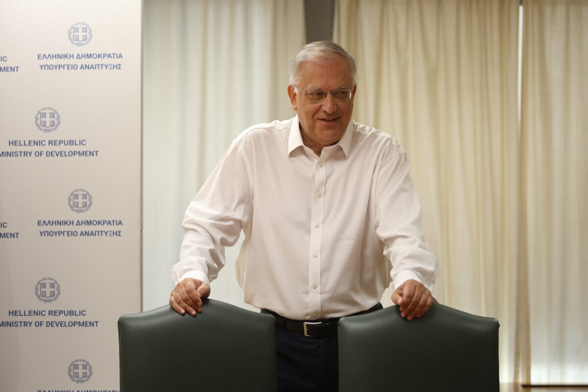 Θεοδωρικάκος: Δημιουργούνται 10.000 θέσεις εργασίας στη βιομηχανία - H στήριξη των νοικοκυριών και η κριτική στο πρόγραμμα Τσίπρα