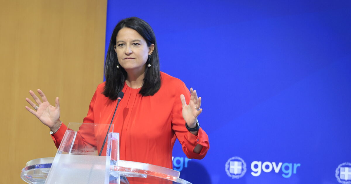 Η Κεραμέως τονίζει πως οι μαθητές είναι το μέλλον της ελληνικής οικονομίας Η Κεραμέως τονίζει πως οι μαθητές είναι το μέλλον της ελληνικής οικονομίας
