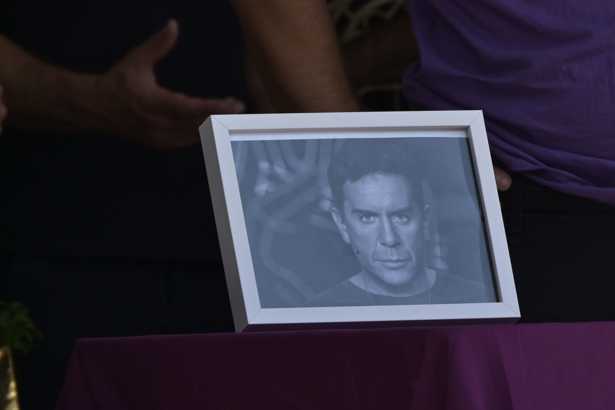 Στην Αγία Τριάδα της Νίκαιας η εξόδιος ακολουθία του Γιώργου Μαζωνάκη, που απεβίωσε στις 9 Σεπτεμβρίου σε ηλικία 54 ετών, έπειτα από ανακοπή καρδιάς Δευτέρα 14 Σεπτεμβρίου 2026 (ΜΙΧΑΛΗΣ ΠΑΠΑΝΙΚΟΛΑΟΥ / EUROKINISSI)