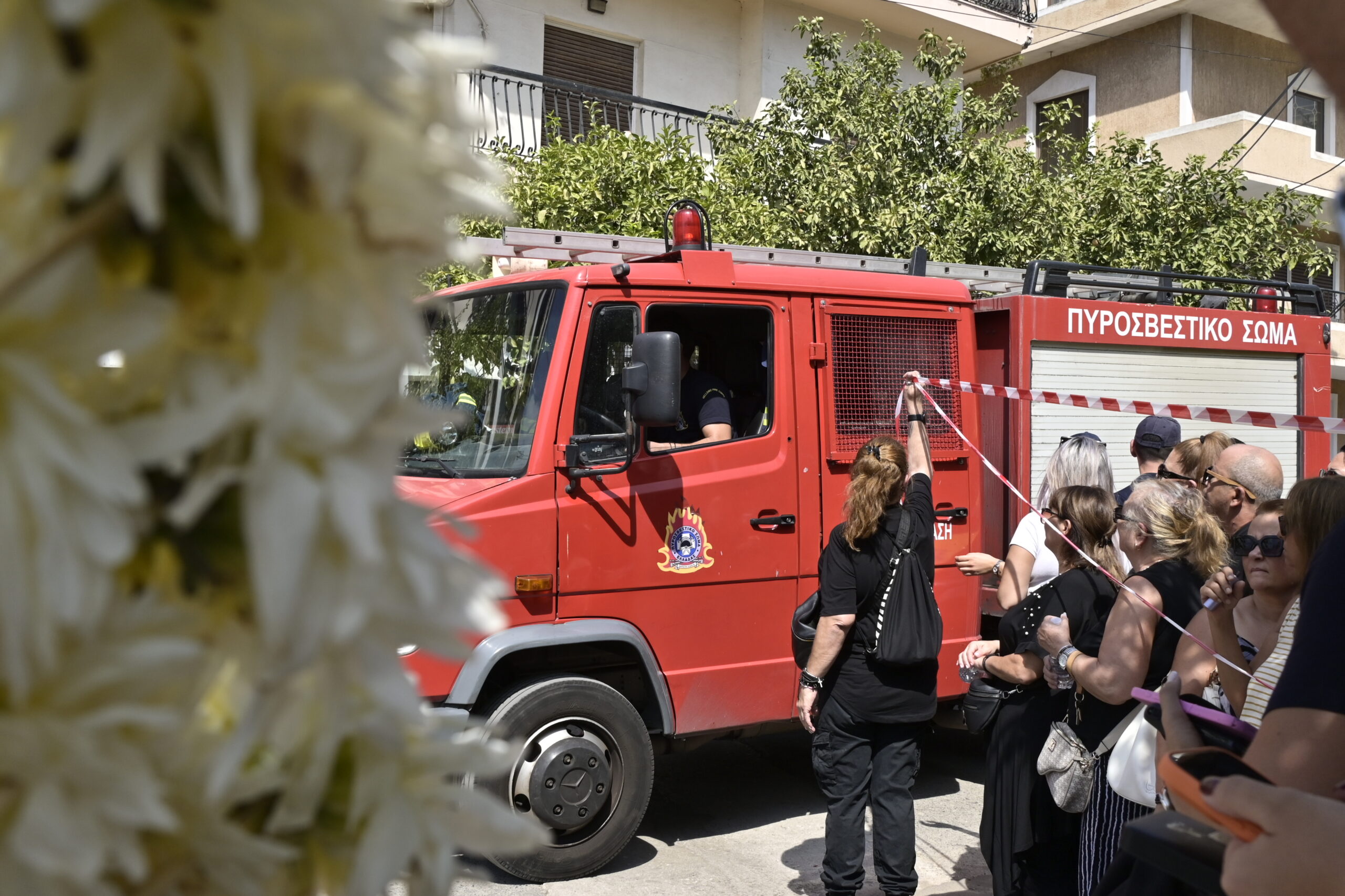 Στην Αγία Τριάδα της Νίκαιας η εξόδιος ακολουθία του Γιώργου Μαζωνάκη, που απεβίωσε στις 9 Σεπτεμβρίου σε ηλικία 54 ετών, έπειτα από ανακοπή καρδιάς Δευτέρα 14 Σεπτεμβρίου 2026 (ΜΙΧΑΛΗΣ ΠΑΠΑΝΙΚΟΛΑΟΥ / EUROKINISSI)