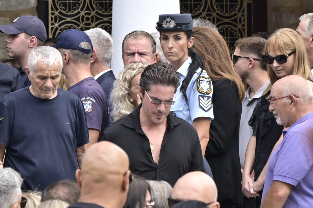 Νίκος Οικονομόπουλος: «Ο Γιώργος Μαζωνάκης με έπαιρνε συνέχεια τηλέφωνο αλλά ήμουν σε συναυλίες, έχω ενοχές»