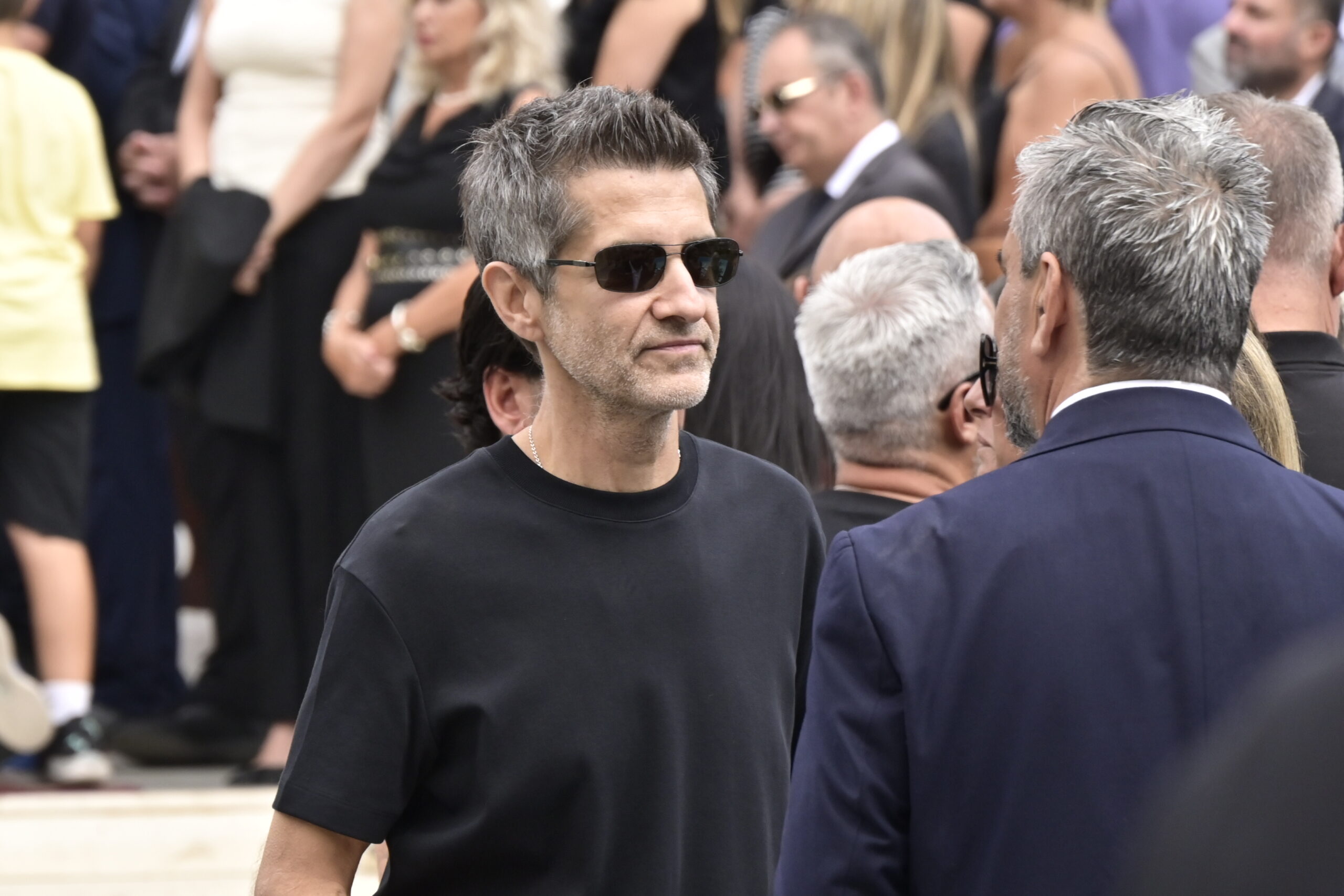 Στην Αγία Τριάδα της Νίκαιας η εξόδιος ακολουθία του Γιώργου Μαζωνάκη, που απεβίωσε στις 9 Σεπτεμβρίου σε ηλικία 54 ετών, έπειτα από ανακοπή καρδιάς Δευτέρα 14 Σεπτεμβρίου 2026 (ΜΙΧΑΛΗΣ ΠΑΠΑΝΙΚΟΛΑΟΥ / EUROKINISSI)