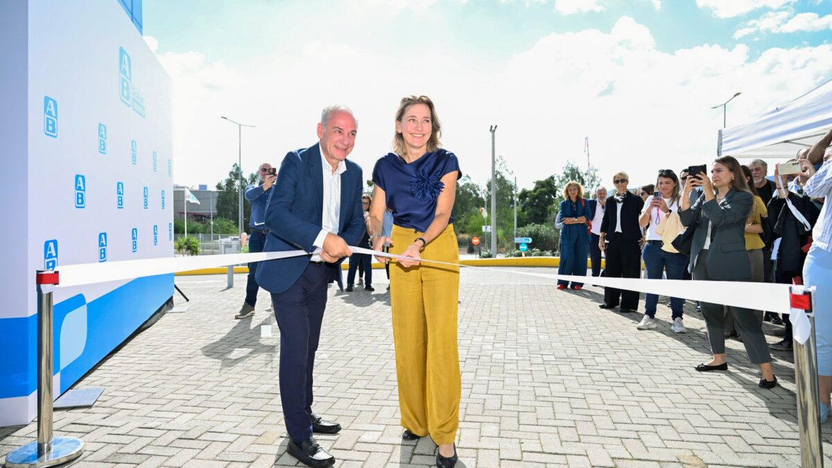 Η ΑΒ εγκαινίασε νέο data center στην Ελευσίνα – Ικανοποίηση Λαβίδα για τον τζίρο 2 δισ. ευρώ του 2025, με αύξηση 3,5%