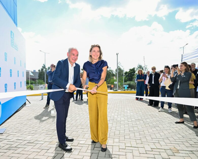 Η ΑΒ εγκαινίασε νέο data center στην Ελευσίνα – Ικανοποίηση Λαβίδα για τον τζίρο 2 δισ. ευρώ του 2025, με αύξηση 3,5%