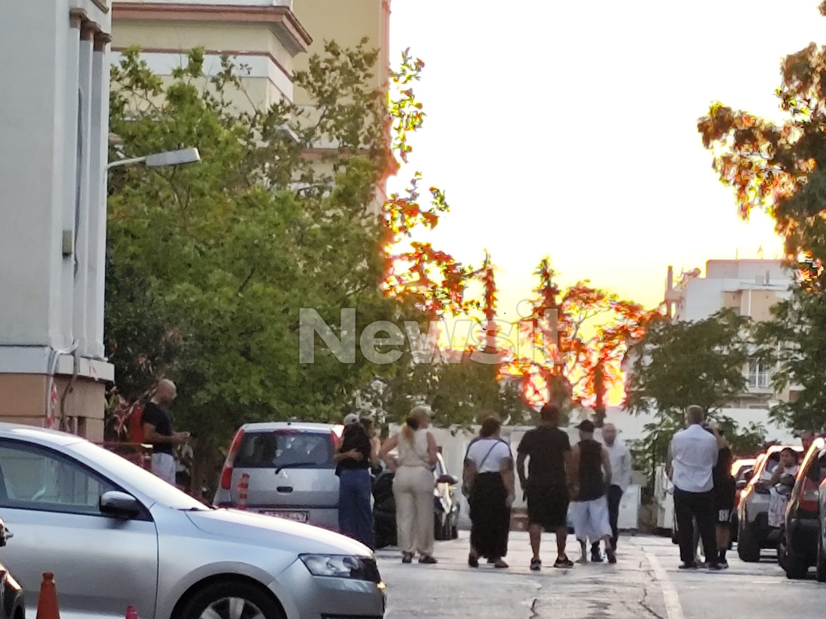Γιώργου Μαζωνάκη έξω από το νοσοκομείο