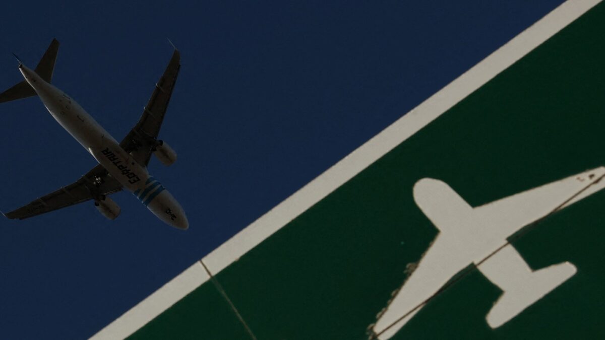 An Egypt Air passenger plane makes its landing approach to Heathrow Airport in London, Britain, September 9, 2026. Hundreds of flights at major British airports were disrupted on Tuesday after air traffic control provider NATS experienced a technical issue, with Heathrow, Gatwick, Manchester and Stansted among the airports affected by restrictions and delays. REUTERS/Toby Melville