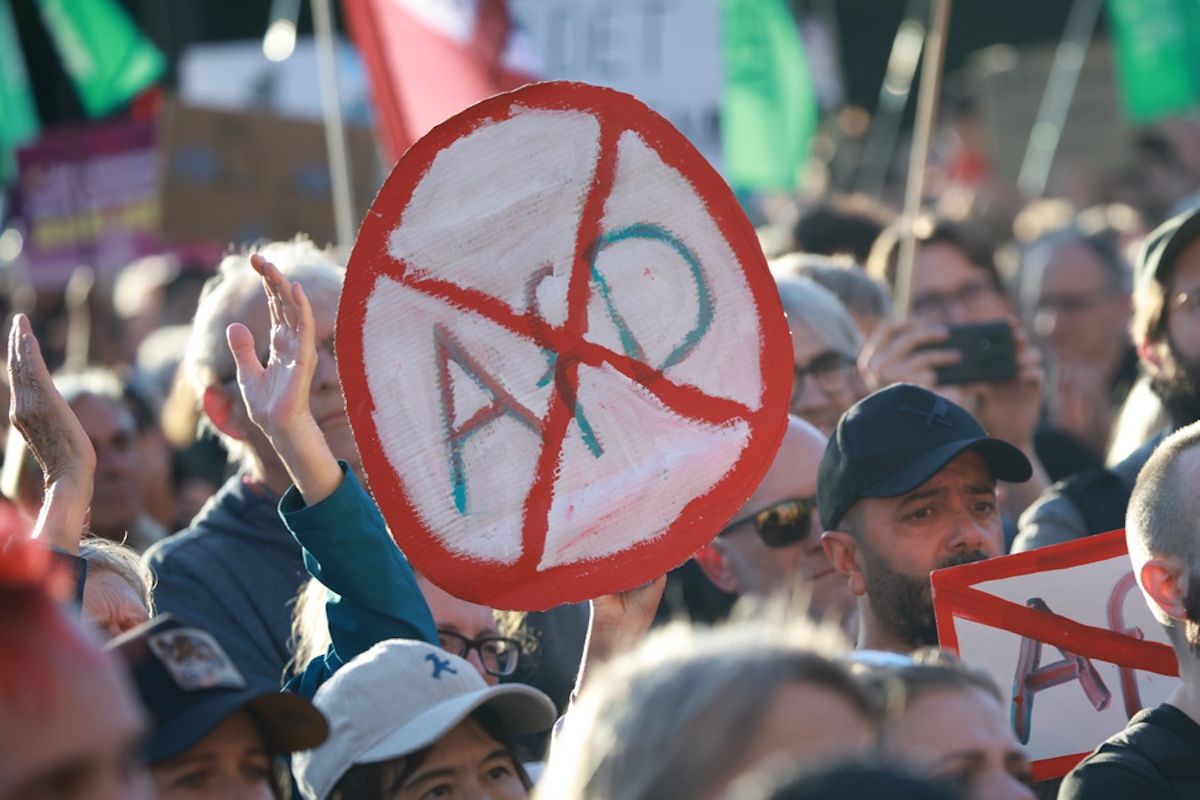 Συγκέντρωση κατά της AfD στο Βερολίνο - Χιλιάδες διαδηλωτές στους δρόμους