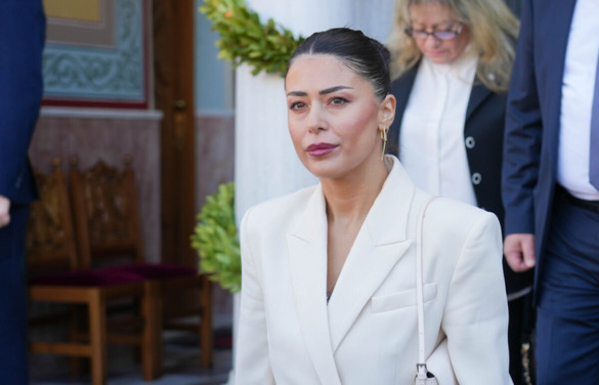Η Αφροδίτη Λατινοπούλου εύχεται για τη νέα σχολική χρονιά και ζητά επαναφορά της ποδιάς: «Τα σχολεία δεν είναι πασαρέλα ούτε μπουζούκια»