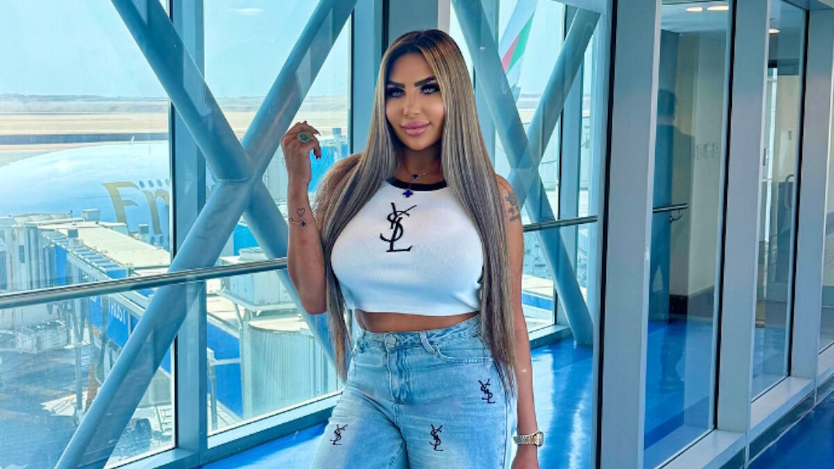 Η παρουσιάστρια Σάρα Χαλίφα