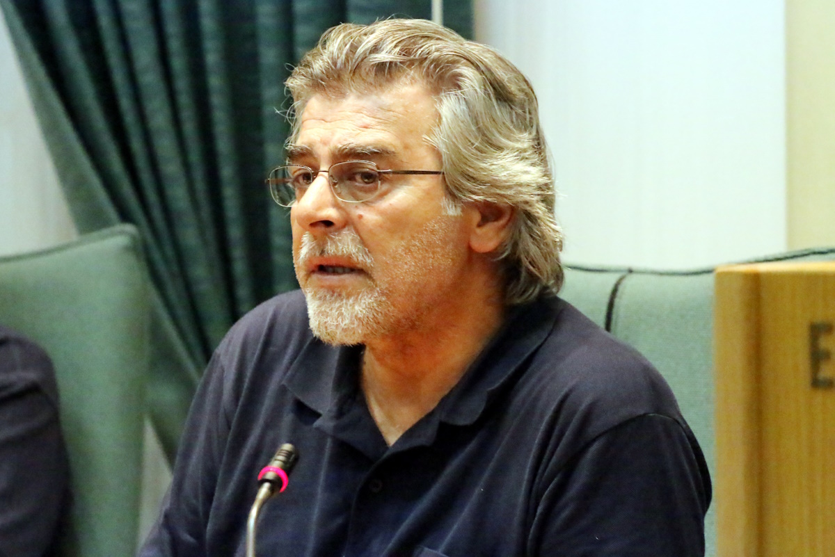 Αλέκος Καλύβης