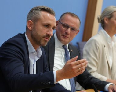 Άλις Βάιντελ/Τίνο Χρούπαλλα/Ούλριχ Ζίγκμουντ