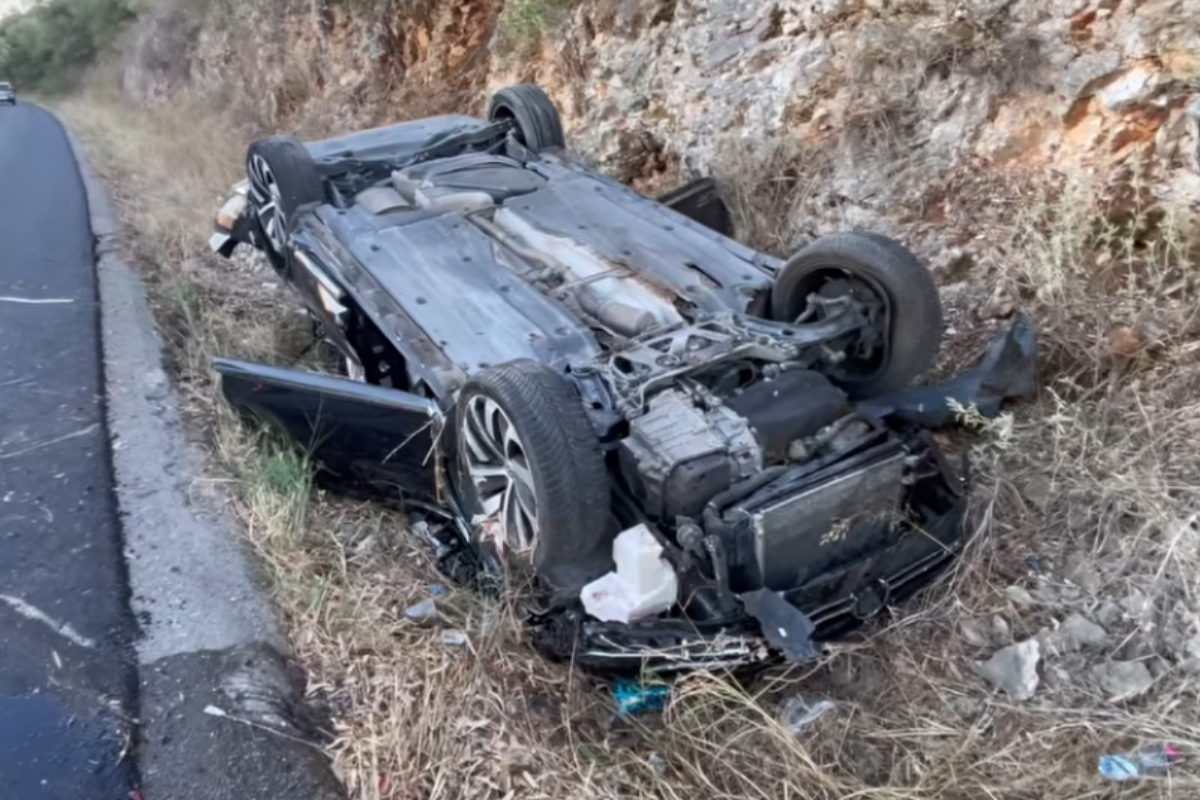 Αμφιλοχία: Αυτοκίνητο τούμπαρε σε χαντάκι - Από θαύμα σώθηκε οικογένεια που γυρνούσε από τη θάλασσα