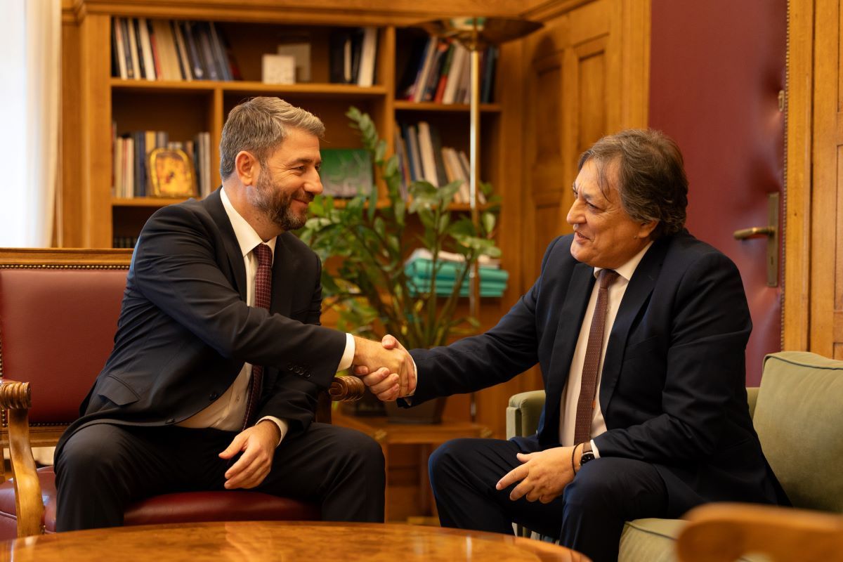 Ο Νίκος Ανδρουλάκης καλωσόρισε τον Αλέξανδρο Αυλωνίτη στην ΚΟ του ΠΑΣΟΚ - «Χαίρομαι που θα ενώσουμε τις δυνάμεις μας για την πολιτική αλλαγή»