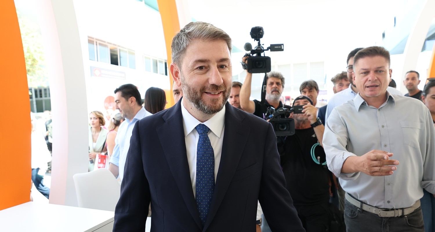 ΠΑΣΟΚ: Συνεχίζονται οι εξορμήσεις – Στη Σαντορίνη ο Νίκος Ανδρουλάκης