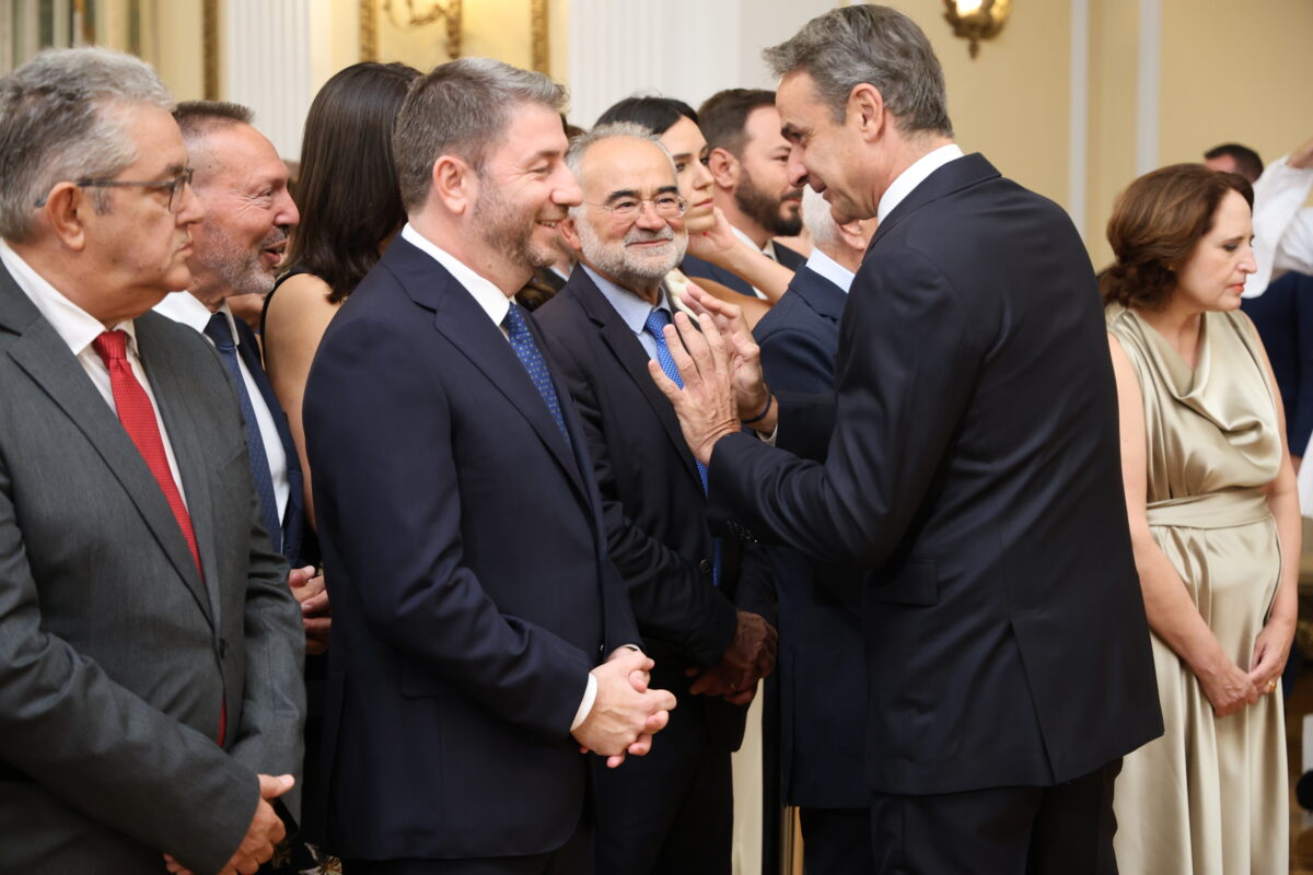 Ο Ανδρουλάκης ζητά απαντήσεις από τον Μητσοτάκη για την «Ασπίδα του Αχιλλέα»: «Είμαστε ή δεν είμαστε σε ομηρία;»