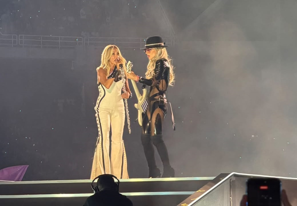 Η Αννα Βίσση και η Orianthi ξεσήκωσαν το ΟΑΚΑ: «Είμαι πολύ χαρούμενη που είναι μαζί μας γιατί είναι γυναίκα και ροκού»