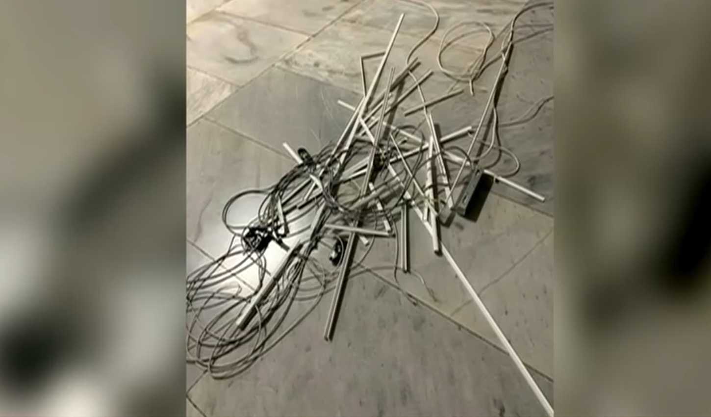 Κουκουλοφόροι ξήλωσαν το σύστημα ελέγχου στις φοιτητικές εστίες του ΑΠΘ - Δείτε φωτογραφίες από τον βανδαλισμό