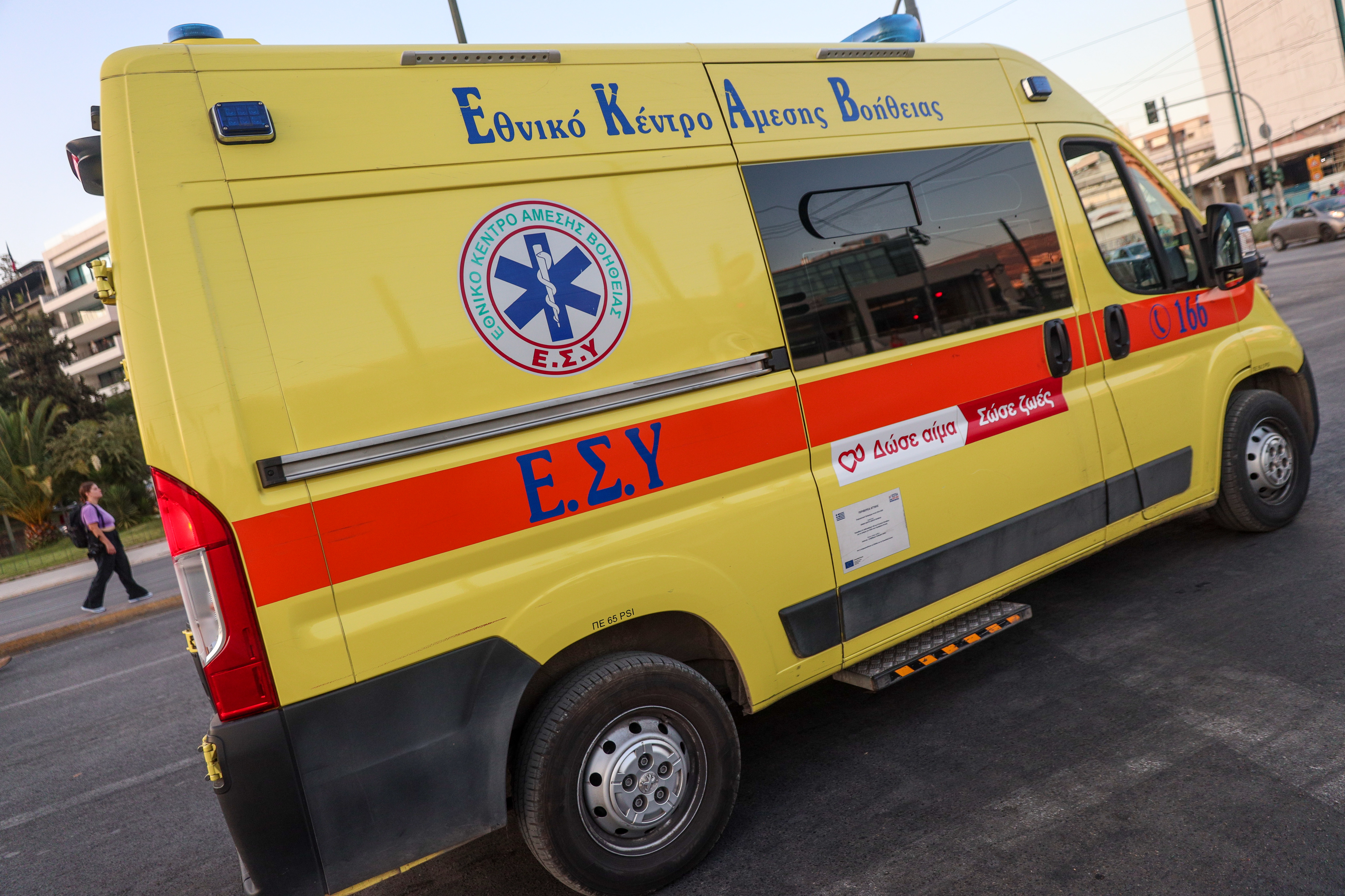 Τροχαίο στο Μεσολόγγι: 14χρονος οδηγός μηχανής παρέσυρε μητέρα με τα δύο ανήλικα παιδιά της και εγκατέλειψε το σημείο