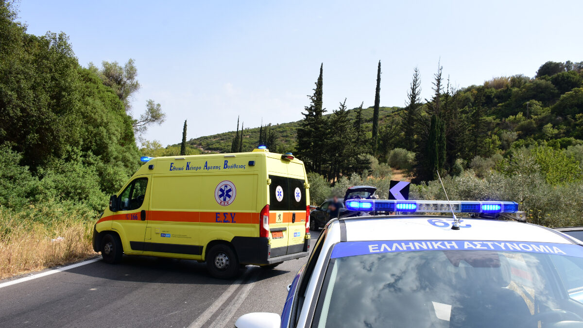 Ασθενοφόρο και περιπολικό