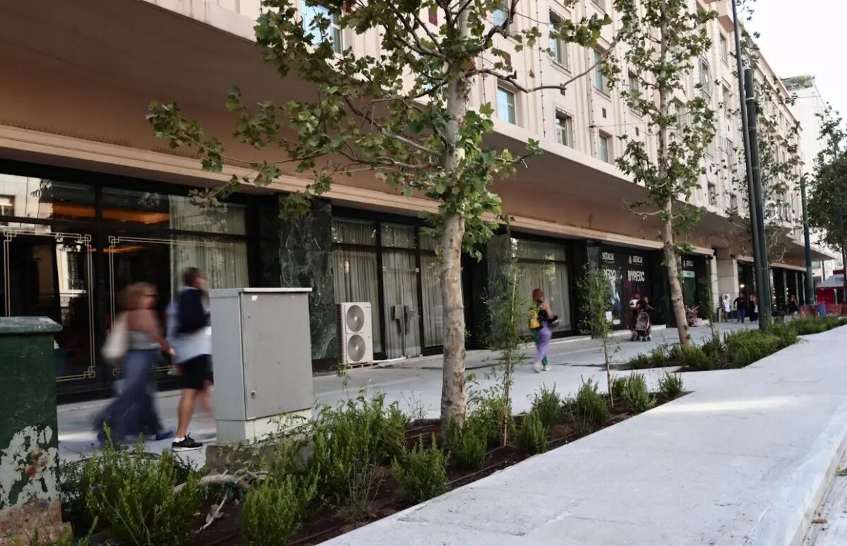 Aττικά Πολυκαταστήματα: Επιταχύνθηκαν πωλήσεις και κέρδη στο α’ εξάμηνο – Στο 10,5% ο τζίρος των τουριστών