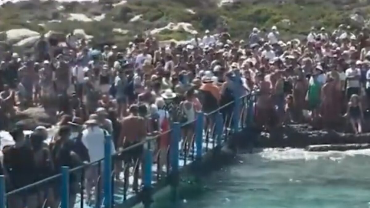 Παραλία Μπάλου με τουρίστες