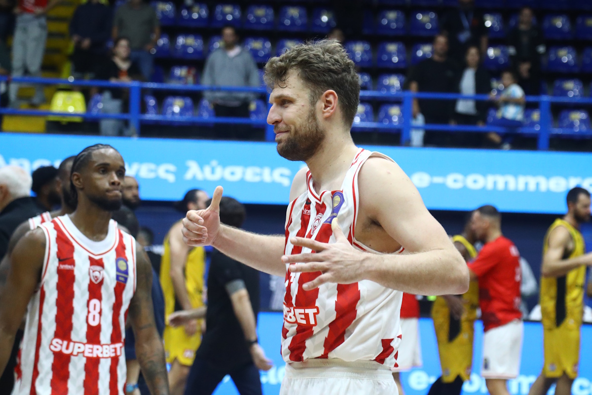 Βεζένκοφ μετά το Ολυμπιακός - ΑΕΚ: «Πρέπει να βελτιωθούμε άμεσα γιατί αύριο κρίνεται ο πρώτος τίτλος της χρονιάς»