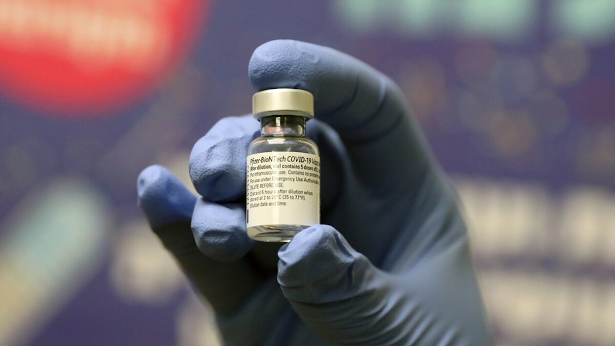 Φιαλίδιο που περιέχει πέντε δόσεις των 0,3 ml του εμβολίου Pfizer-BioNTech κατά της COVID-19