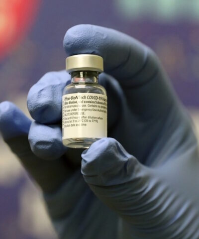 Φιαλίδιο που περιέχει πέντε δόσεις των 0,3 ml του εμβολίου Pfizer-BioNTech κατά της COVID-19