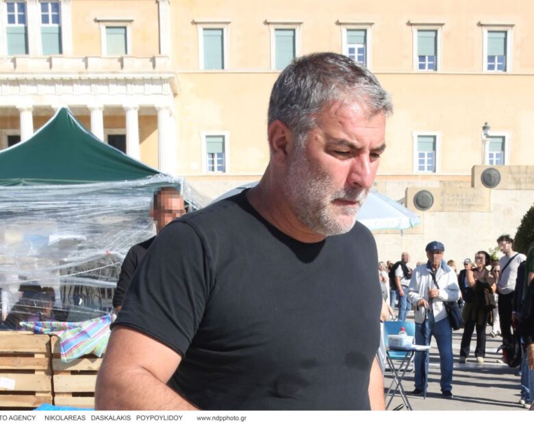 Ο Βασίλης Μπισμπίκης