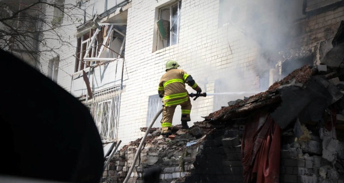 Τρεις νεκροί από ρωσική επίθεση σε αποθήκη στη βόρεια Ουκρανία